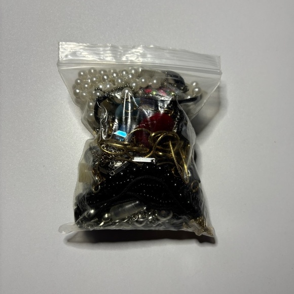 ✨ JEWELRY MYSTERY BAG – Vintage to Modern Mix | Surprise Selection ✨ - Picture 2 of 5